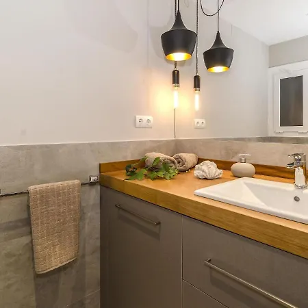דירה Spaces Deluxe Centre סיטגס