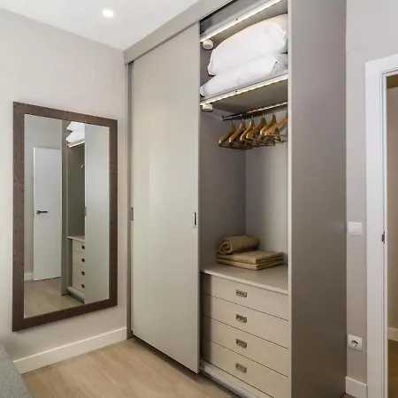 Spaces Deluxe Centre דירה סיטגס