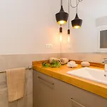Spaces Deluxe Centre