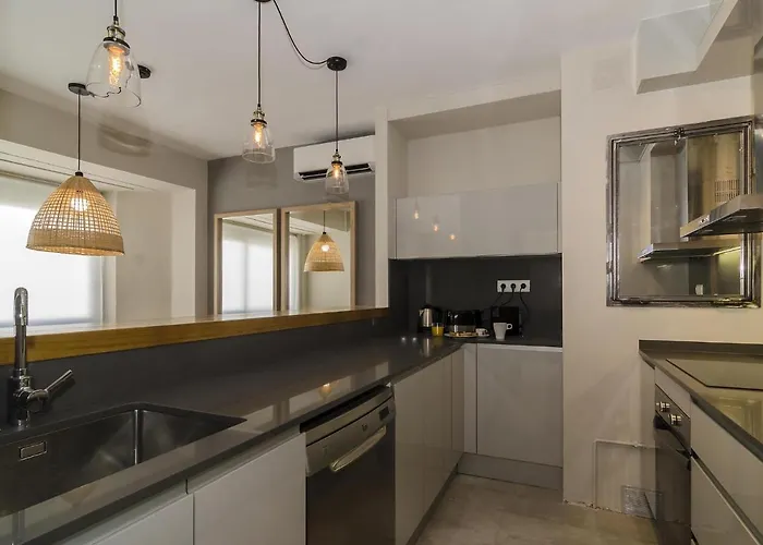 Spaces Deluxe Centre דירה סיטגס